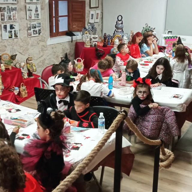 La Casa del Artesano de Lorca acoge un taller infantil con motivo de la llegada de Halloween - 1, Foto 1