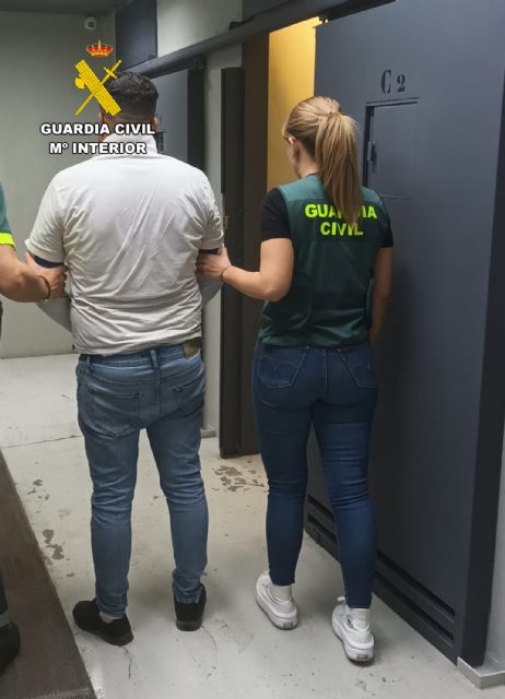 La Guardia Civil detiene a un conductor por atropellar a un peatón, que murió, y abandonarlo en el lugar del siniestro vial - 1, Foto 1