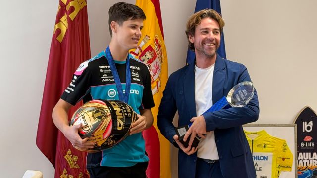 La Región celebra el título mundial júnior de Carlos Cano y reivindica su apuesta por el talento en el motociclismo La Región celebra el título mundial júnior de Carlos Cano y reivindica su apuesta por el talento en el motociclismo