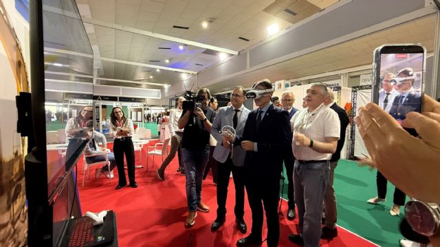 El Gobierno regional destaca el potencial innovador de las 200 empresas que se dan cita en Fecons El Gobierno regional destaca el potencial innovador de las 200 empresas que se dan cita en Fecons