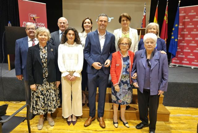 Lorena Sánchez Martínez recibe el II Premio José Álvarez Álvarez a la igualdad en ciencia y el fomento de la carrera investigadora Lorena Sánchez Martínez recibe el II Premio José Álvarez Álvarez a la igualdad en ciencia y el fomento de la carrera investigadora
