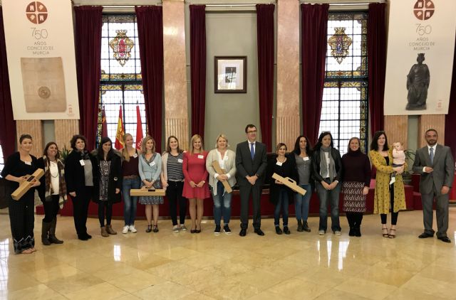 Profesoras de Irlanda, Portugal, Italia y Alemania visitan el Salón de Plenos - 1, Foto 1