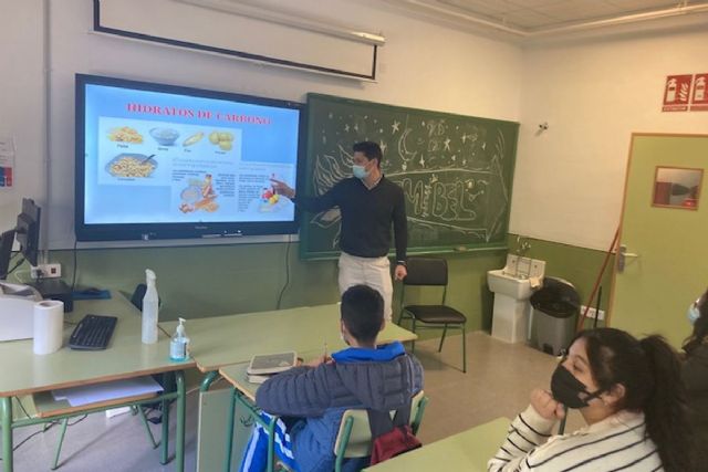 Encuentro con alumnos del IES Galileo de Pozo Estrecho sobre Deporte y Nutrición dentro del Programa ADE - 1, Foto 1