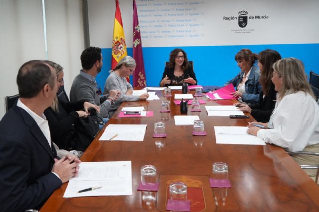 El subinspector jefe de la UFAM Alcantarilla, la campaña Tolerancia 0 de Atresmedia y el grupo teatral Itaca de Mazarrón, Premios 25N - 1, Foto 1