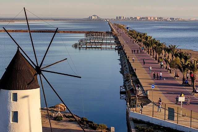 La Comunidad pone en marcha el ´Aula del Mar Menor´ para concienciar a alumnos de Primaria y Secundaria en el respeto a la laguna salada - 1, Foto 1