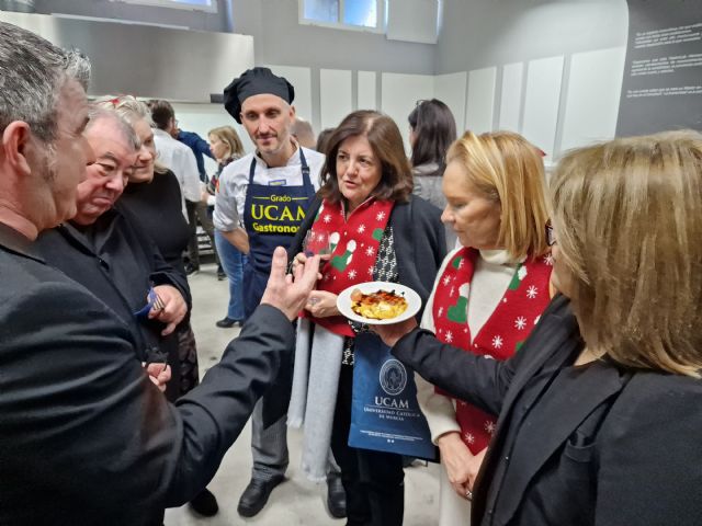 Los alumnos de Gastronomía de la UCAM muestran sus conocimientos en atención y servicio al cliente - 1, Foto 1