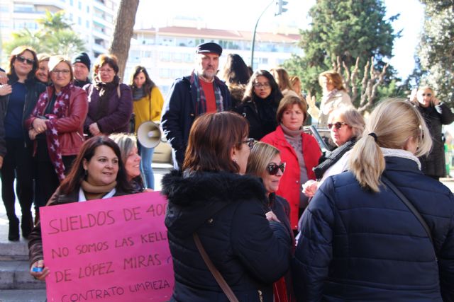 IU-Verdes acusa al Gobierno de López Miras de connivencia en el mantenimiento de la precariedad de las trabajadoras de la limpieza de la CARM - 2, Foto 2