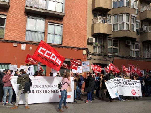 CCOO Enseñanza protesta ante Diagrama por el incumplimiento del convenio colectivo - 1, Foto 1