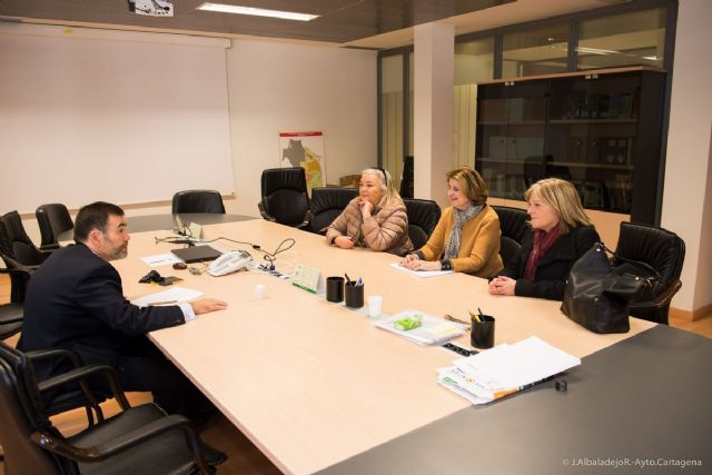 López recibe a las representantes de la asociación de caridad San Vicente de Paúl - 1, Foto 1