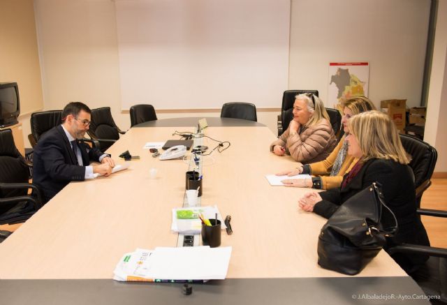 López recibe a las representantes de la asociación de caridad San Vicente de Paúl - 2, Foto 2