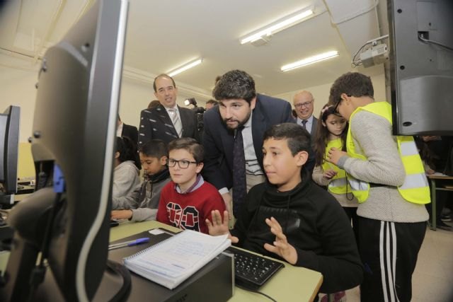 López Miras: Todos los centros de Primaria y Secundaria tienen ya conexión con banda ancha, un paso más para reducir la brecha digital - 2, Foto 2