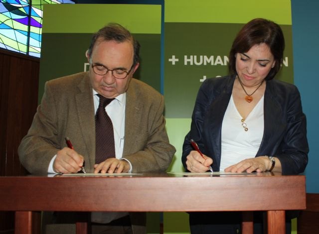 Sanidad y UMU rubrican el convenio que regula la formación de los alumnos de Ciencias de la Salud - 1, Foto 1