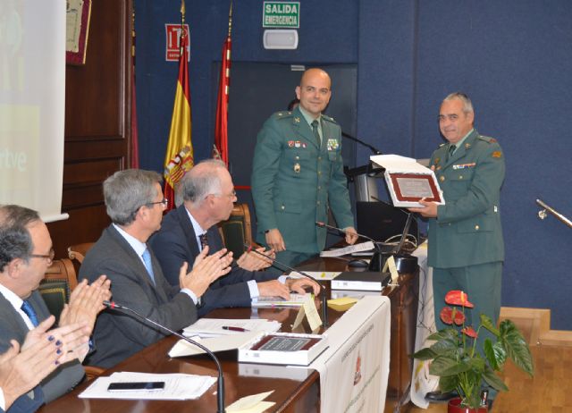 El Colegio de Abogados premia a 'El escarabajo verde' de TVE por su defensa del medio ambiente - 2, Foto 2