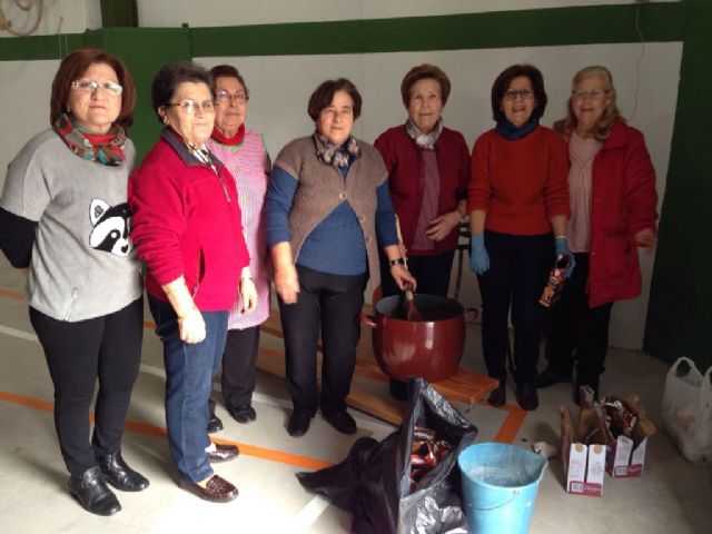 Alumnos del Colegio Rural Agrupado Campo de Molina y miembros del Centro de Mayores de El Fenazar participan en el taller intergeneracional Mayores y Tradiciones - 3, Foto 3