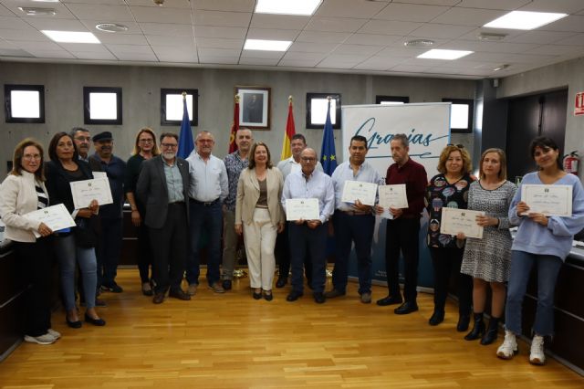 El Ayuntamiento rinde homenaje a los empleados públicos jubilados y fallecidos en los últimos años - 1, Foto 1