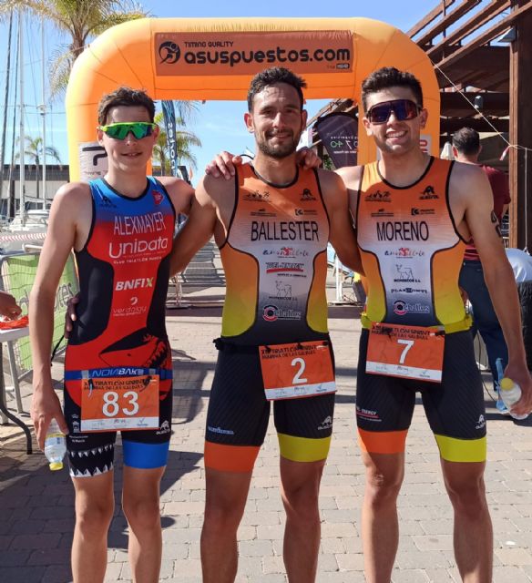 Elena Romero y Bienvenido Ballester, campeones regionales de triatlón en el Marina de las Salinas de San Pedro del Pinatar - 1, Foto 1