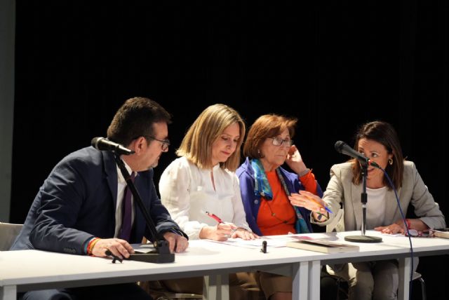 La consejera de Política Social destaca en la presentación del libro sobre la profesora Pepita Semitiel que las mujeres de la Región estamos en deuda con personas como ella por haber marcado el camino hacia la igualdad - 1, Foto 1