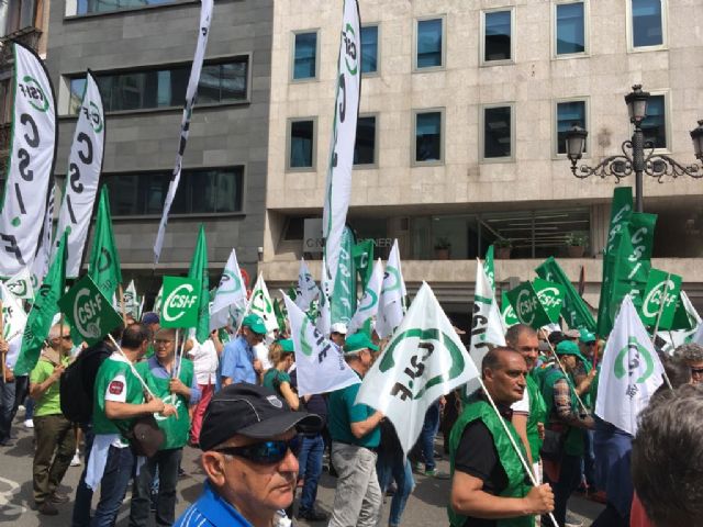 Miles de policías locales de toda España se han manifestado hoy en Madrid para reclamar la jubilación anticipada a los 59 años - 1, Foto 1