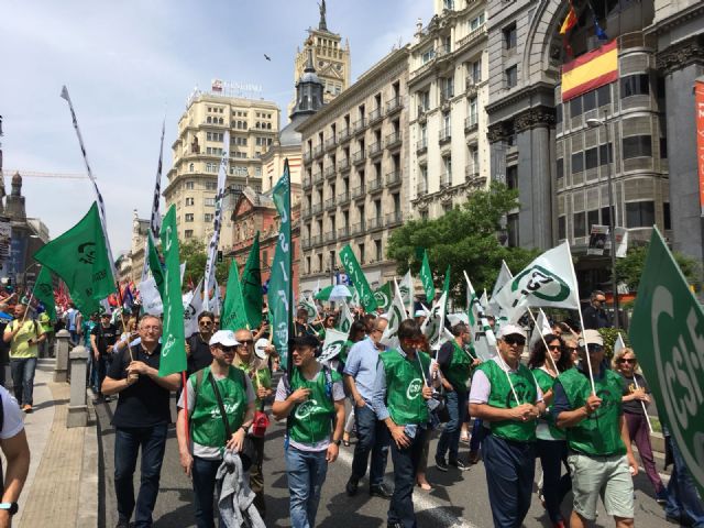 Miles de policías locales de toda España se han manifestado hoy en Madrid para reclamar la jubilación anticipada a los 59 años - 3, Foto 3