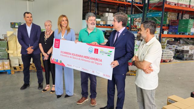 El Ayuntamiento y MercaMurcia entregan la recaudación de la carrera solidaria al Banco de Alimentos - 2, Foto 2