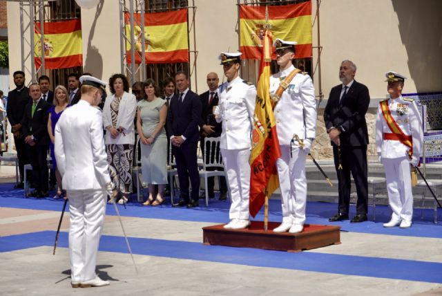 Más de cien ciudadanos juran bandera en un histórico acto para Santomera organizado por la Armada y el Ayuntamiento Más de cien ciudadanos juran bandera en un histórico acto para Santomera organizado por la Armada y el Ayuntamiento