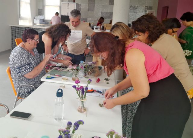 Concluye el curso gratuito de inserción laboral sobre técnicas florales - 2, Foto 2