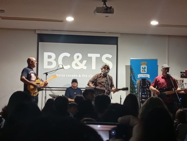 Borja Casado & The Singles llenan de música y solidaridad Javalí Viejo en apoyo a AFACMUR Borja Casado & The Singles llenan de música y solidaridad Javalí Viejo en apoyo a AFACMUR