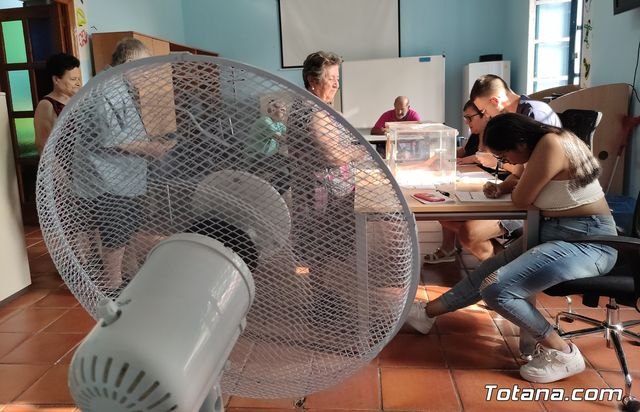 La participación de electores en Totana asciende al 41,99% por ciento, a las 14:00 horas; 6,21% puntos más que respecto a la cita del 2019 a la misma hora - 1, Foto 1