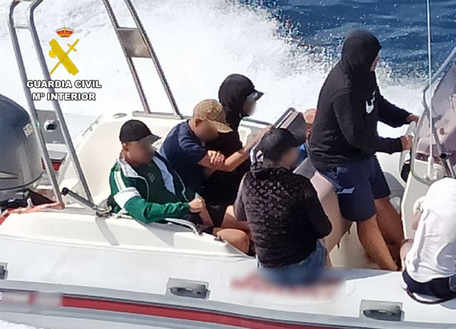 La Guardia Civil intercepta una patera taxi en aguas de Cartagena - 2, Foto 2