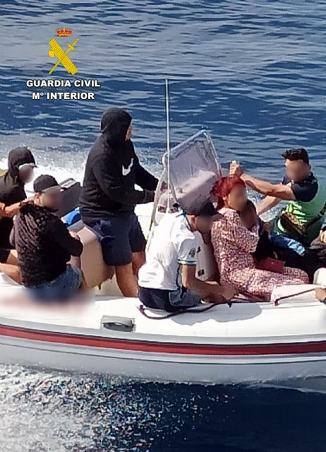 La Guardia Civil intercepta una patera taxi en aguas de Cartagena - 3, Foto 3