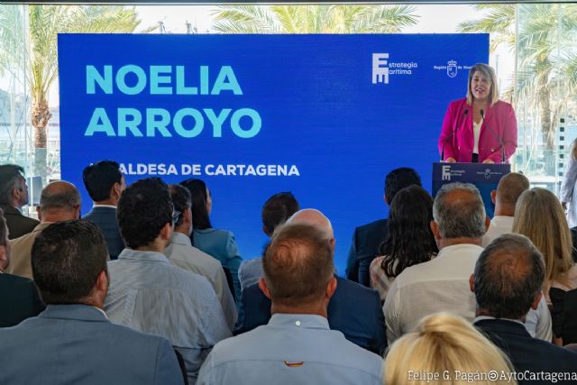 La alcaldesa insiste en la formación como clave para impulsar las industrias y actividades de la economía azul - 1, Foto 1