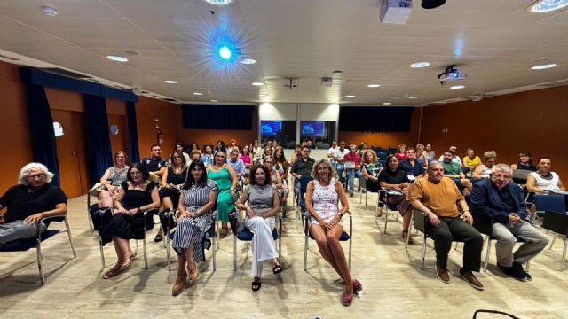 Camareros, albañiles, trabajadores de cuidados a domicilio, médicos y electricistas, las profesiones más demandadas - 3, Foto 3