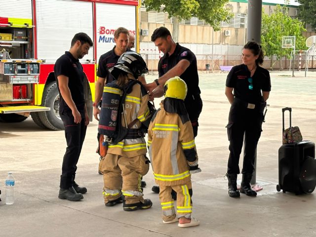 Bomberos Murcia acerca la prevención y la seguridad a un centenar de escolares de Puente Tocinos Bomberos Murcia acerca la prevención y la seguridad a un centenar de escolares de Puente Tocinos