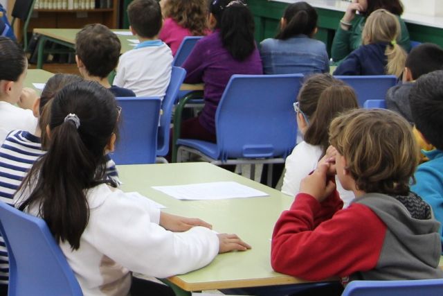 El Ayuntamiento aprueba las bases de las ayudas al estudio para alumnos excelentes, de movilidad y material - 1, Foto 1