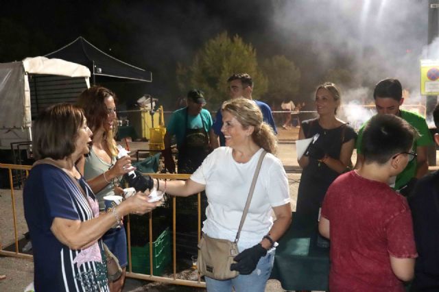 La Noche de la Brasa une a miles de torreños en una barbacoa llena de música y alegría - 2, Foto 2