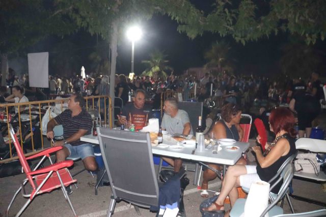 La Noche de la Brasa une a miles de torreños en una barbacoa llena de música y alegría - 3, Foto 3