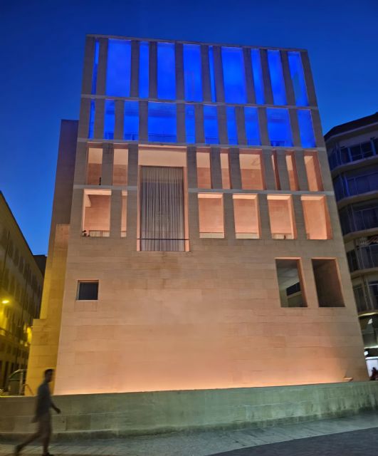 El Ayuntamiento de Murcia ilumina edificios emblemáticos de la ciudad con los colores de la bandera de Ucrania por el Día de la Independencia - 1, Foto 1