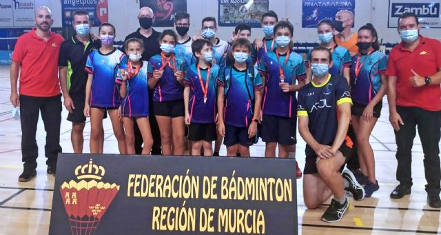 12 medallas para el Bádminton Las Torres en el regional de categorías inferiores - 1, Foto 1
