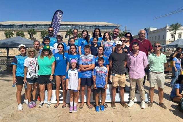 Cristóbal Cáceres y María Albadalejo, ganadores de la XXXI Travesía a Nado al Puerto de Cartagena - 1, Foto 1