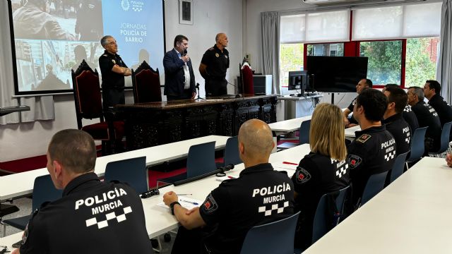 El Ayuntamiento mejora la atención a los vecinos con el nuevo grupo de Policía de Barrio - 1, Foto 1