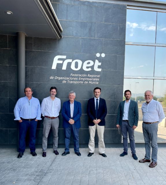 Fomento y Froet apuestan por intensificar la formación y la modernización de flotas del sector del transporte y la logística de la Región de Murcia - 2, Foto 2