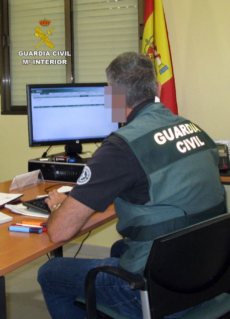 La Guardia Civil desmantela un grupo delictivo dedicado a la falsificación de documentos de vehículos - 1, Foto 1