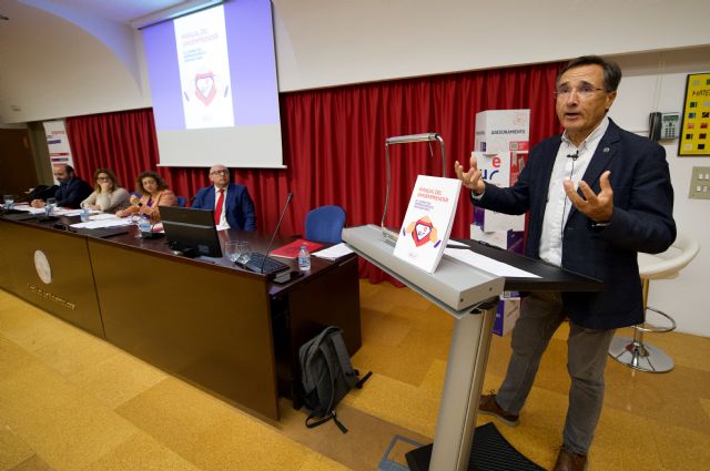 La Universidad de Murcia presenta su manual de emprendimiento - 1, Foto 1