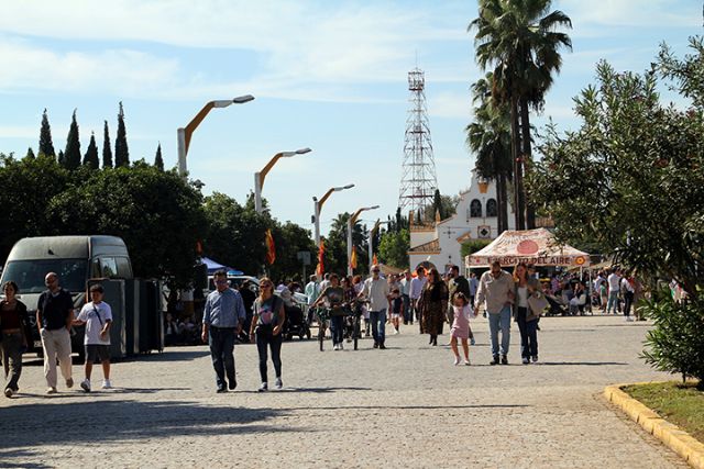 España. Sevilla . La Base Aérea de Tablada refuerza su vínculo con la sociedad civil con una jornada repleta de actividades culturales y aeronáuticas - 1, Foto 1