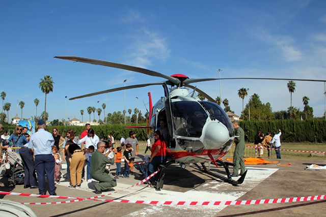 España. Sevilla . La Base Aérea de Tablada refuerza su vínculo con la sociedad civil con una jornada repleta de actividades culturales y aeronáuticas - 3, Foto 3