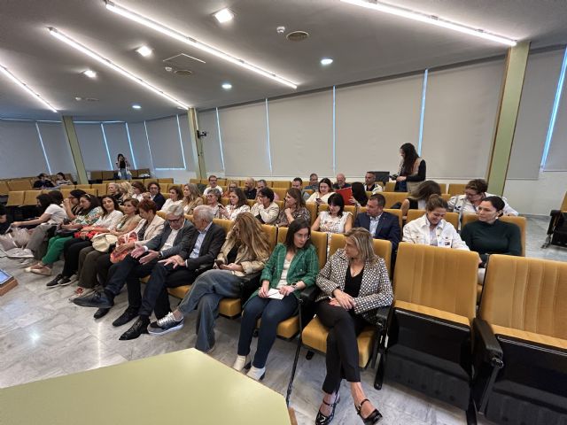 La EAPN-RM insiste en la Asamblea Regional en que es posible actuar contra la pobreza - 5, Foto 5