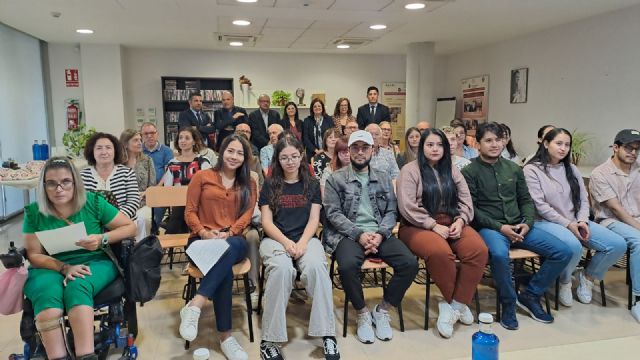 14 estudiantes de la UCAM comparten piso con usuarios de Fundown - 1, Foto 1