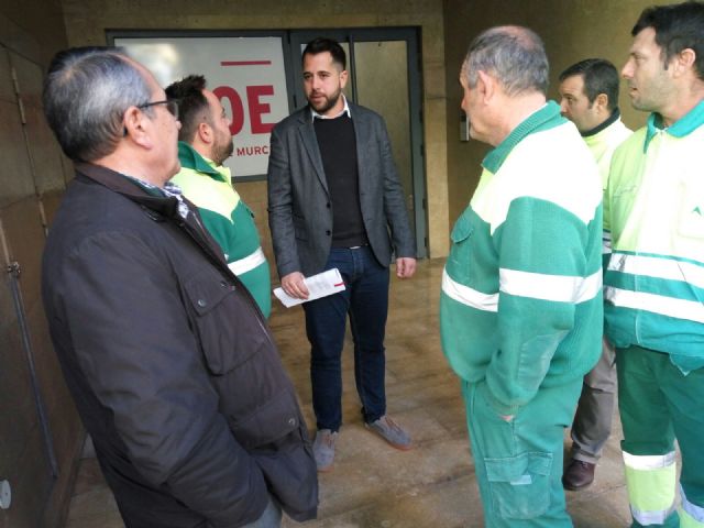 Los trabajadores de ARIMESA se han manifestado ante las sedes de PODEMOS y del PSOE en Murcia - 3, Foto 3