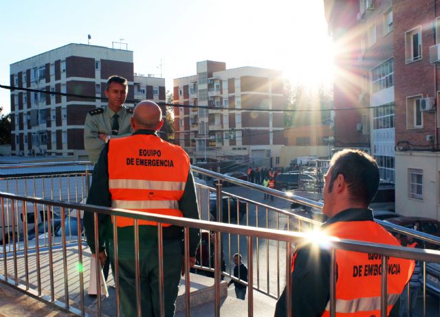 La Guardia Civil realiza un simulacro de evacuación en el acuartelamiento de Vistalegre-Murcia. - 1, Foto 1