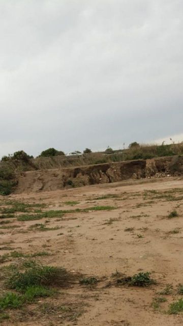 Podemos denuncia el abandono de los vecinos de Bahía Bella por parte del Ayuntamiento y de la CHS - 1, Foto 1